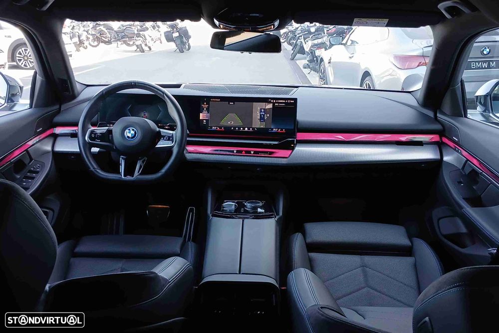 BMW i5 Touring eDrive40 - 11