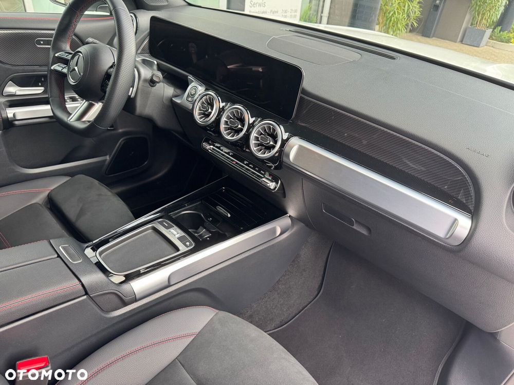 Mercedes-Benz GLB - 11