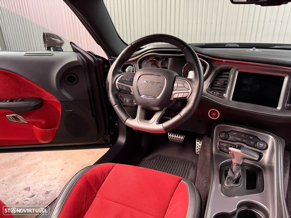 Dodge Challenger Auto SRT Hellcat - 34