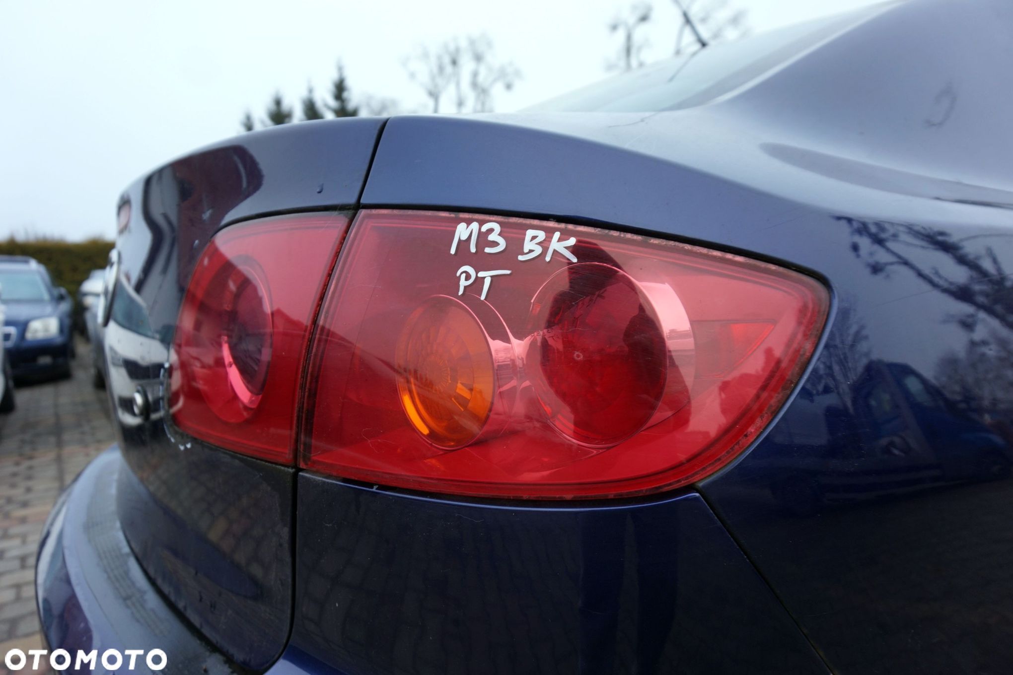 LAMPA TYLNA PRAWA 3 I BK SEDAN BN8V-51-150E MAZDA 2003-2006 - 1