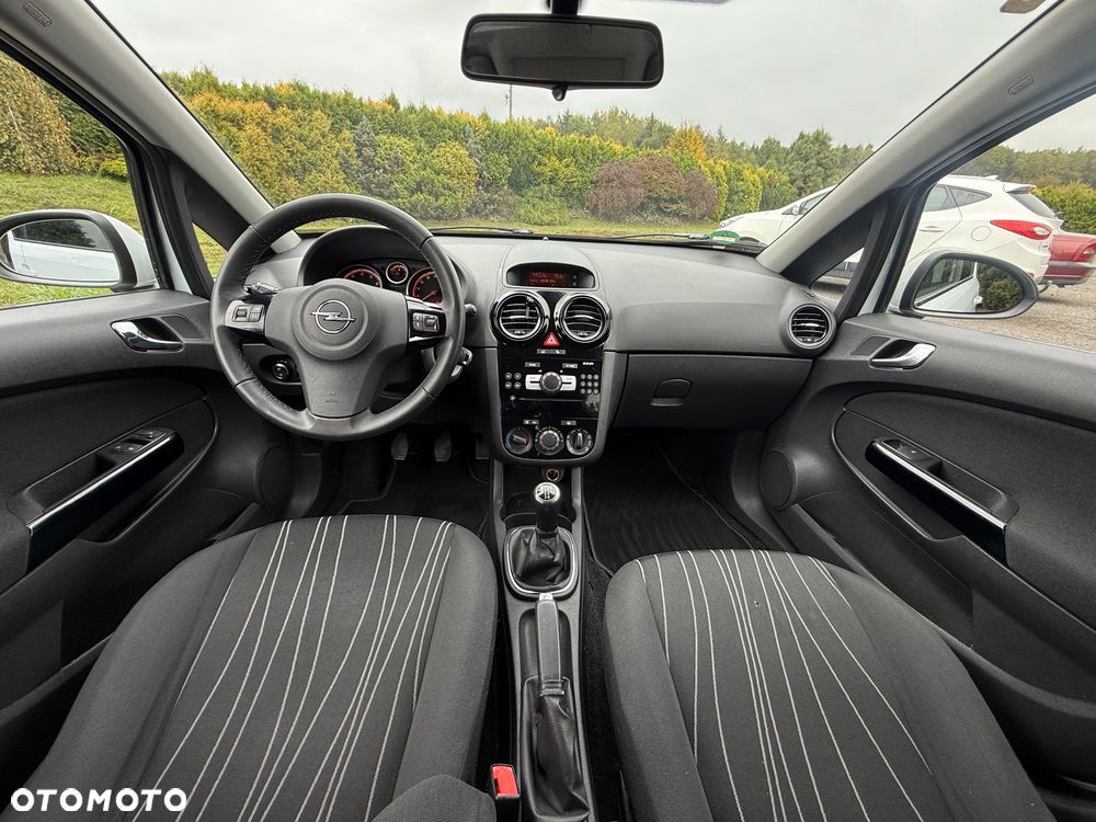Opel Corsa 1.4 16V Cosmo - 8