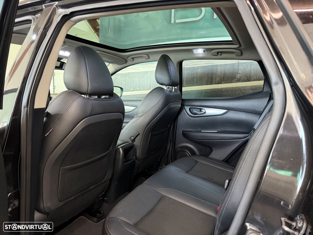 Nissan Qashqai 1.5 dCi N-Connecta J18+Led - 11