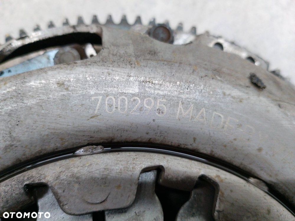SPRZĘGŁO KOMPLETNE SKODA OCTAVIA II 030105271D 700296 700295  VALEO 1.6 FSI - 2