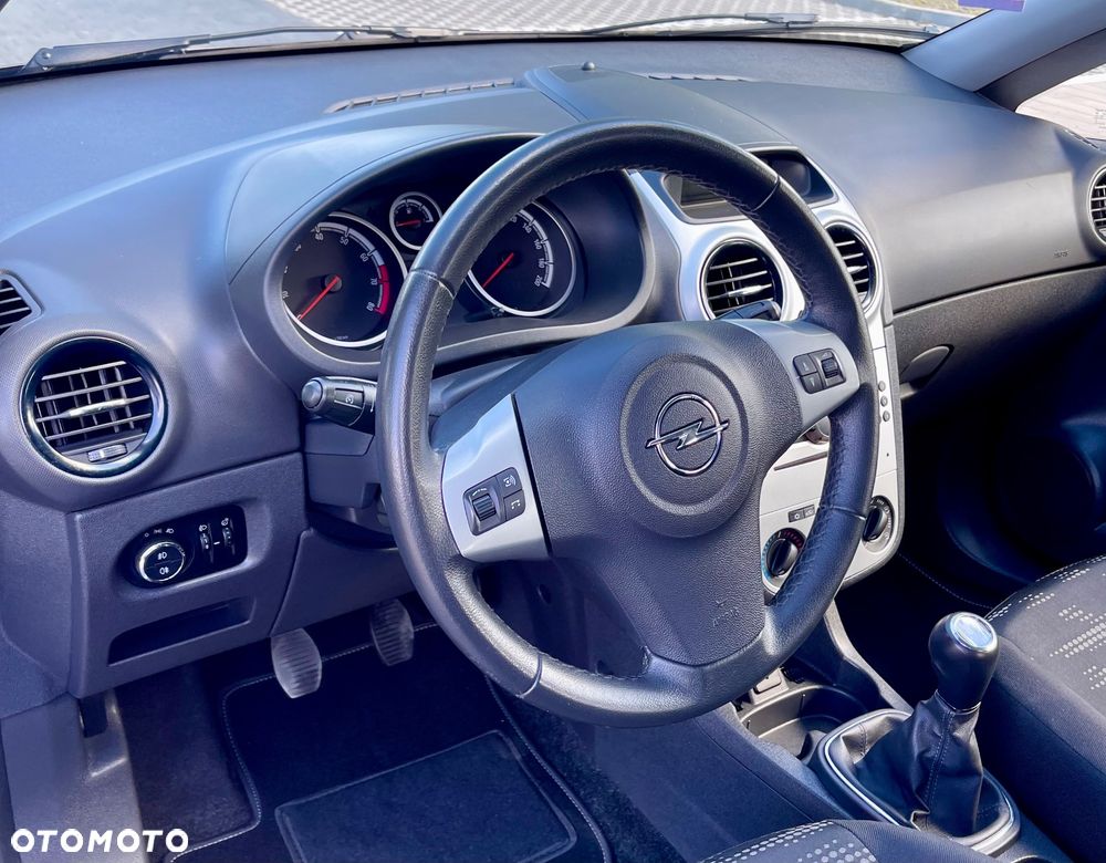 Opel Corsa 1.2 16V Cosmo - 15