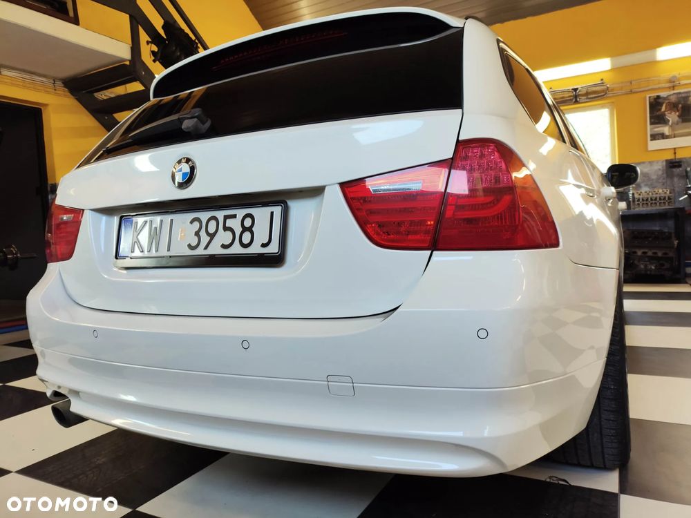 BMW Seria 3 318i - 26