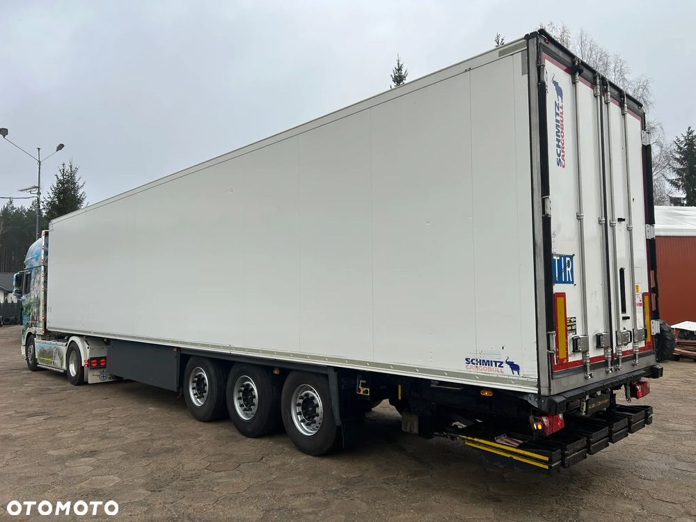 Schmitz Cargobull CARRIER VECTOR 1550 / WINDA z UDT / GRUBA ŚCIANA 7 CM / 4 ZAMKNIĘCIA / OŚ PODNOSZONA / BARDZO ŁADNE OPONY / AGREGAT TYLKO 2952 MOTOGODZIN !! - 2