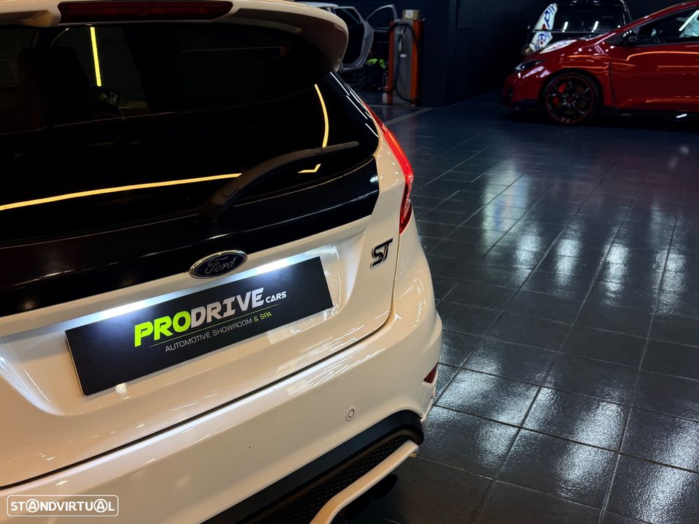 Ford Fiesta 1.6 EcoBoost c/ Pack Pele Desportiva ST - 17