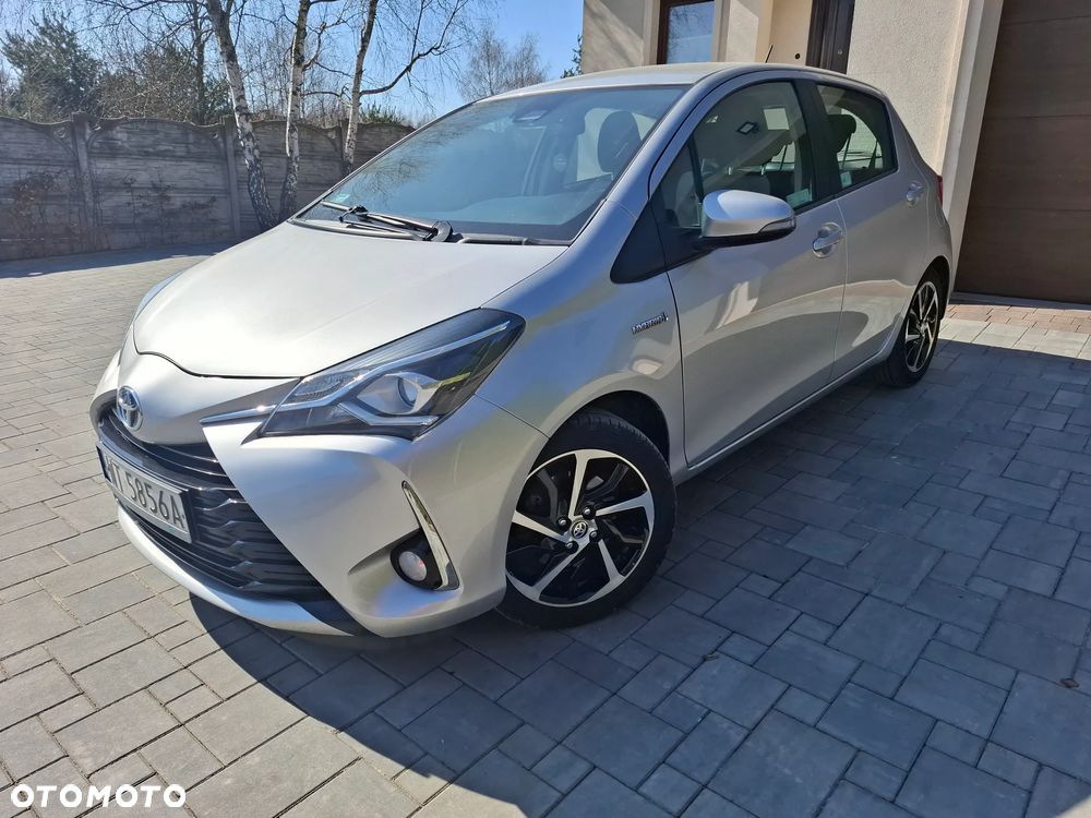 Toyota Yaris Hybrid 100 Premium - 2