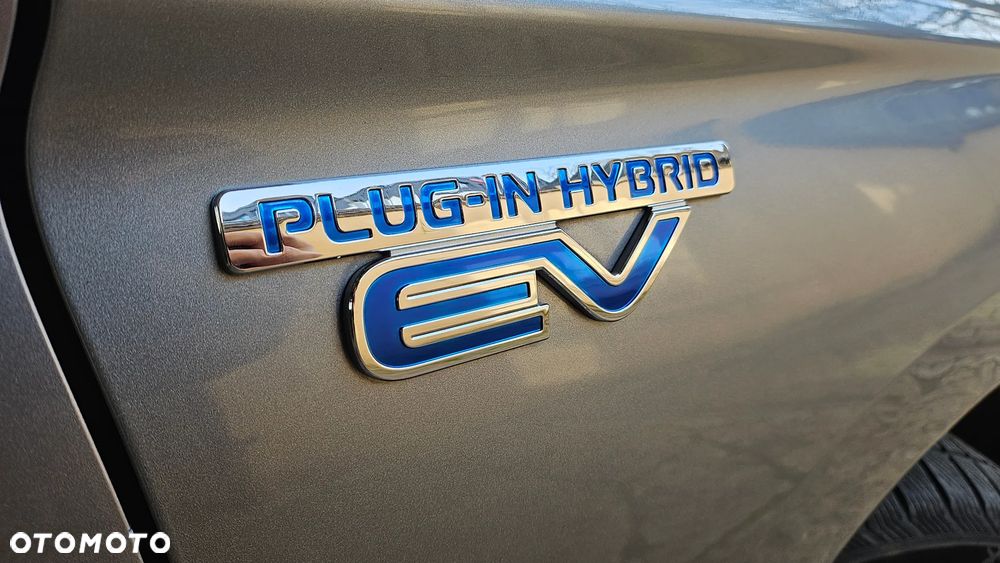 Mitsubishi Outlander 2.0 4WD Plug-In Hybrid Plus - 12