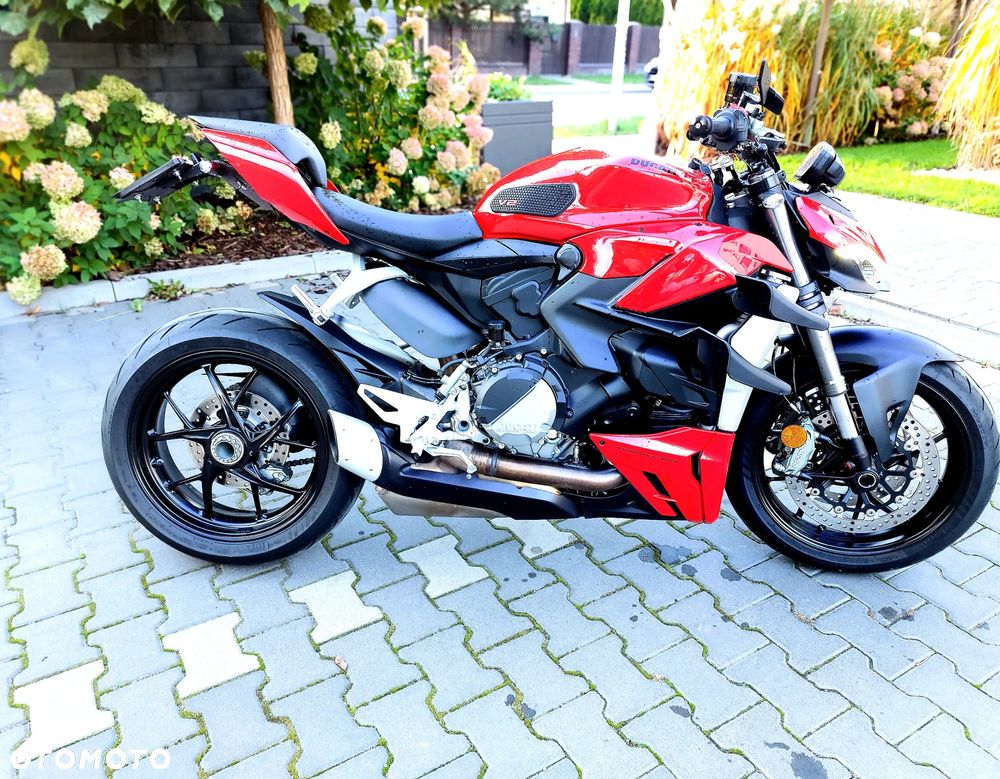 Ducati Streetfighter V2 - 3