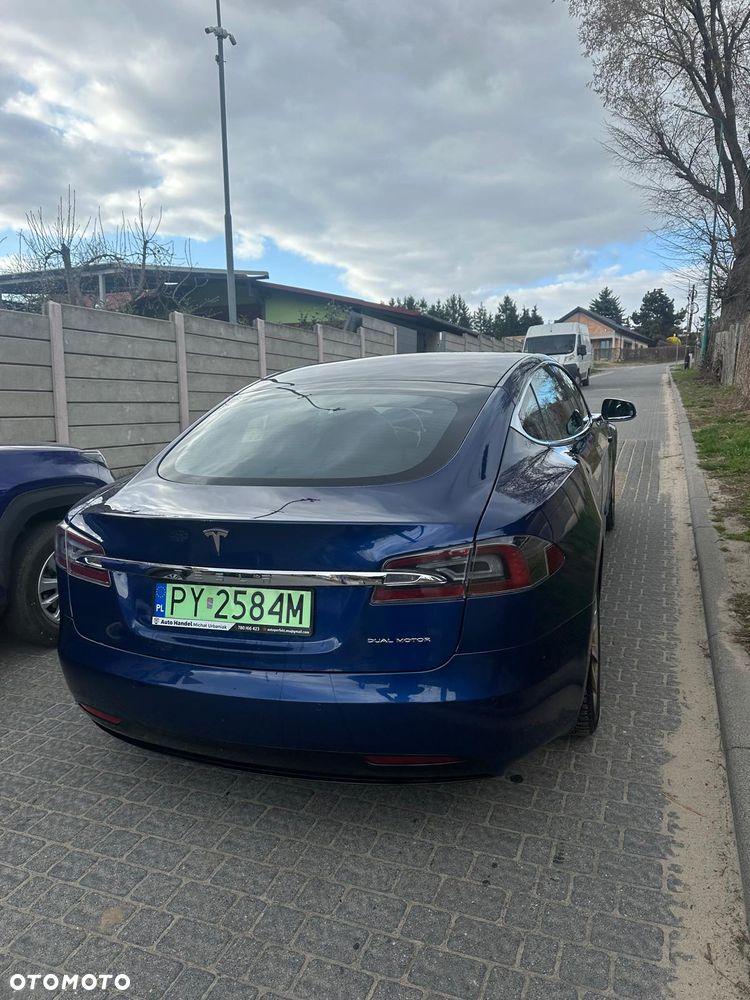 Tesla Model S - 3
