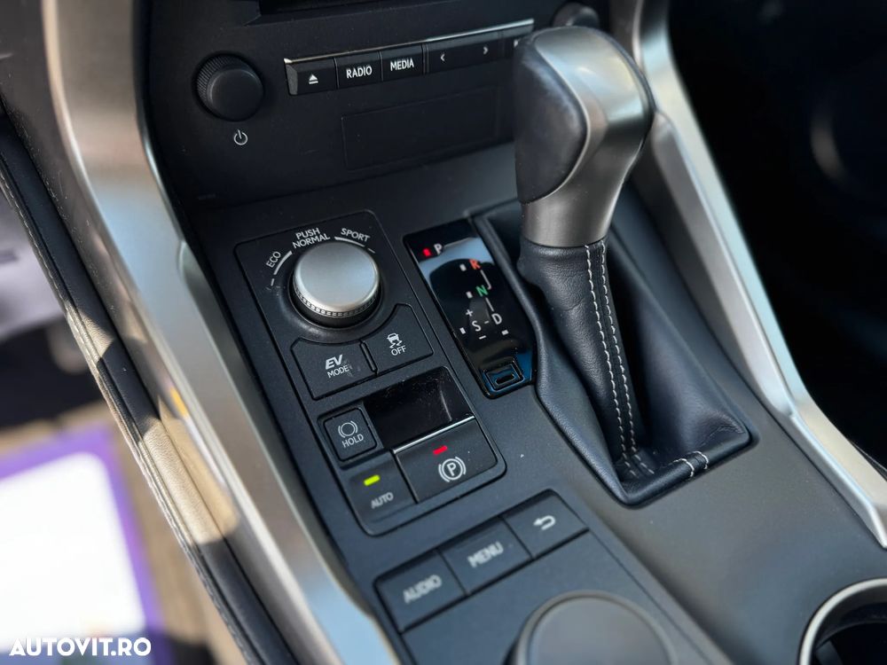 Lexus Seria NX 300h - 31