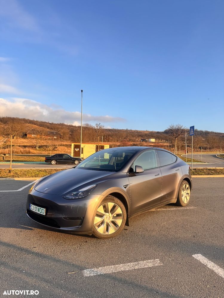 Tesla Model Y - 1