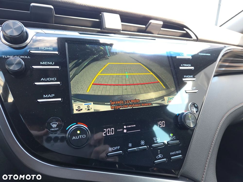 Toyota Camry 2.5 Hybrid Executive CVT - 24