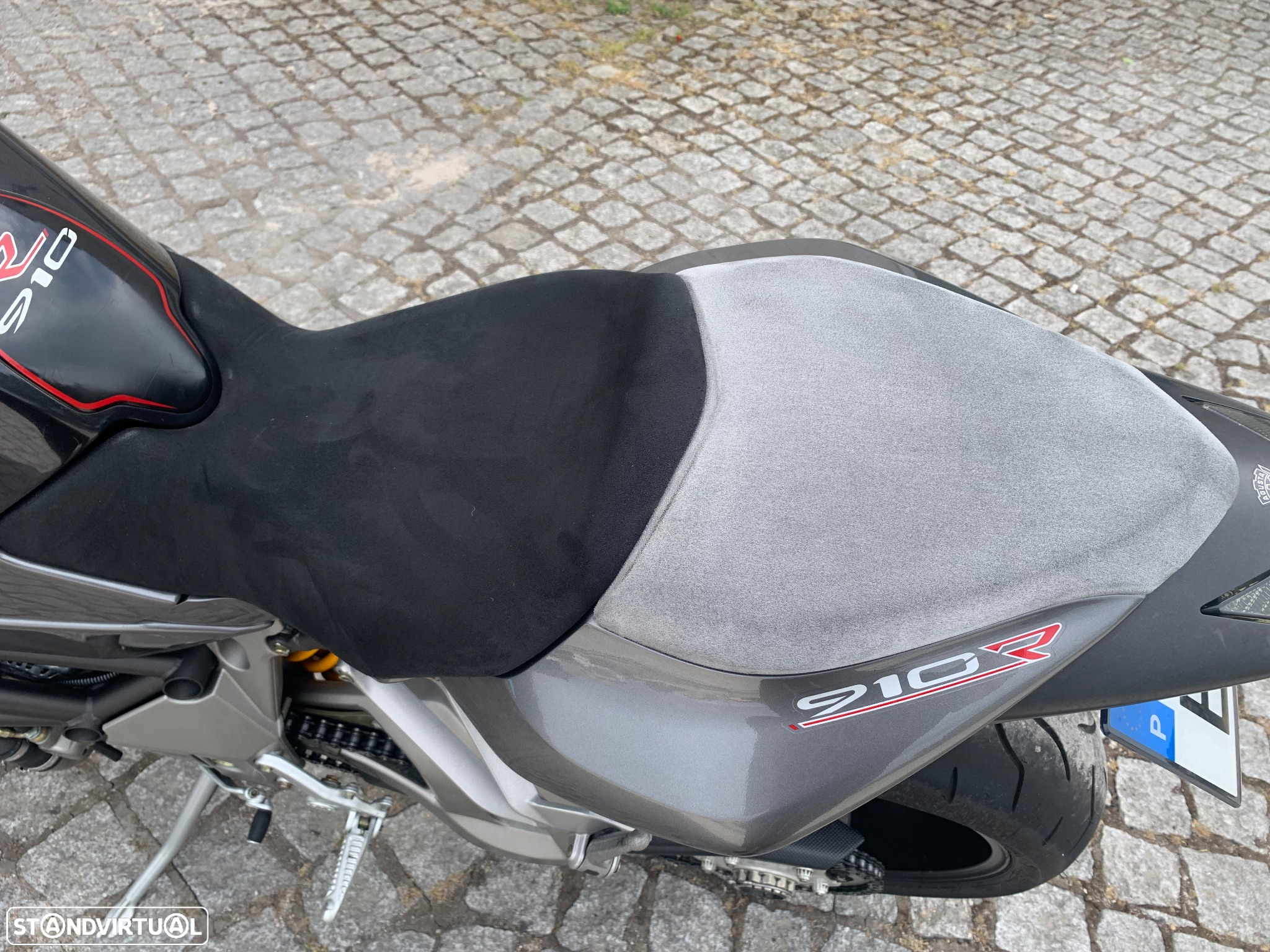 MV Agusta Brutale 910R F4 - 8