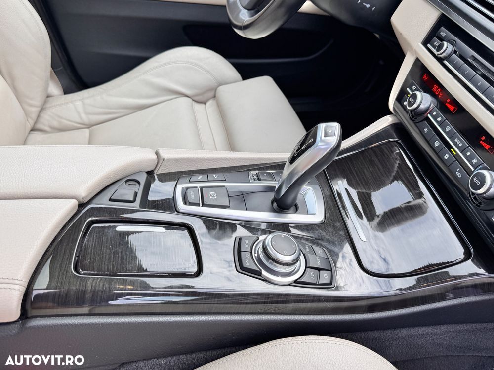 BMW Seria 5 525d xDrive Sport-Aut. - 34
