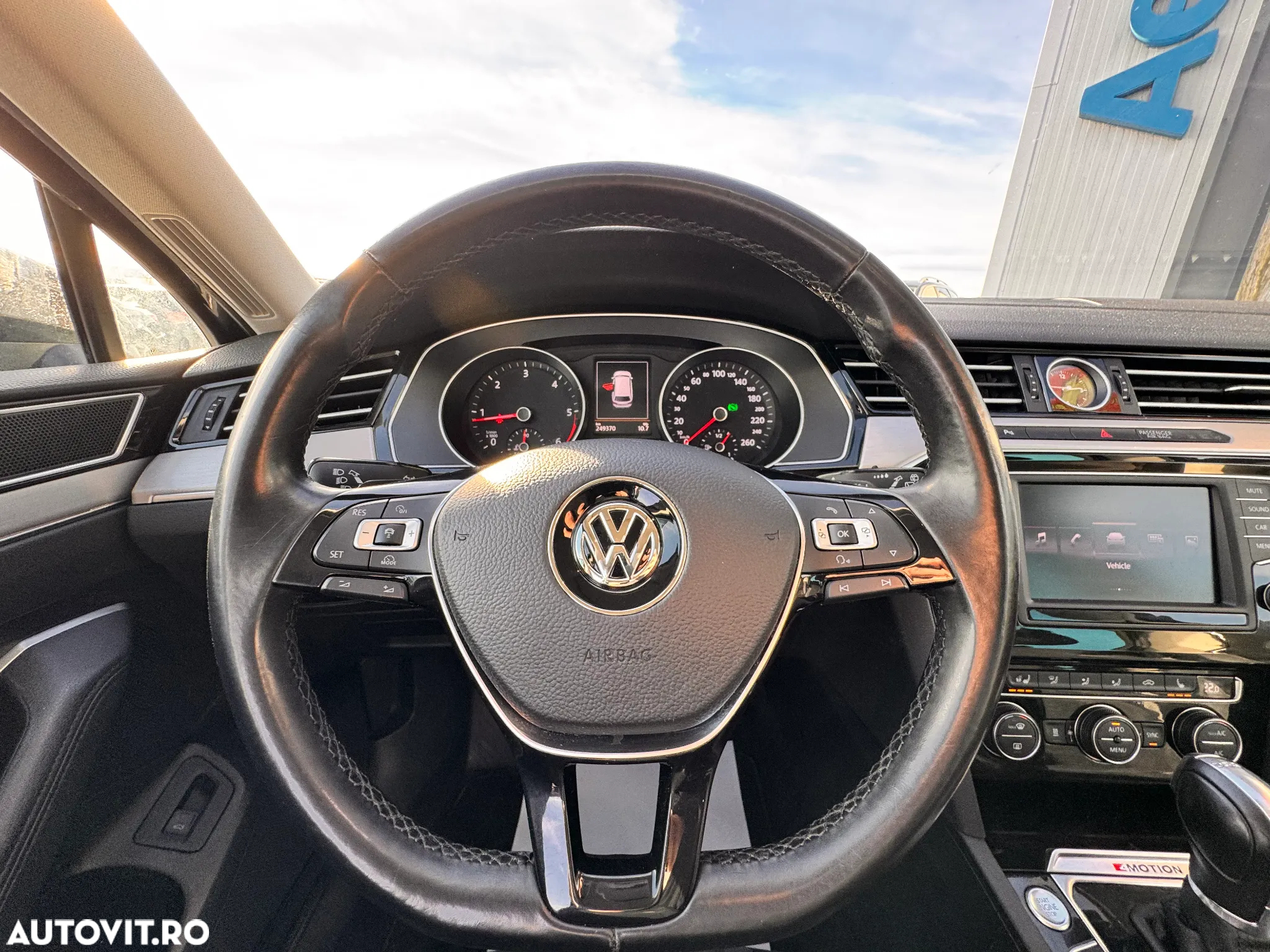 Volkswagen Passat Variant 2.0 TDI DSG 4Motion Highline - 29