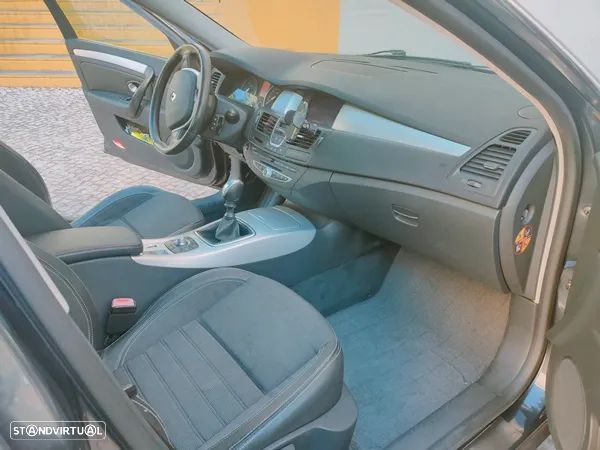 Renault Laguna 2.0 dCi Initiale - 12