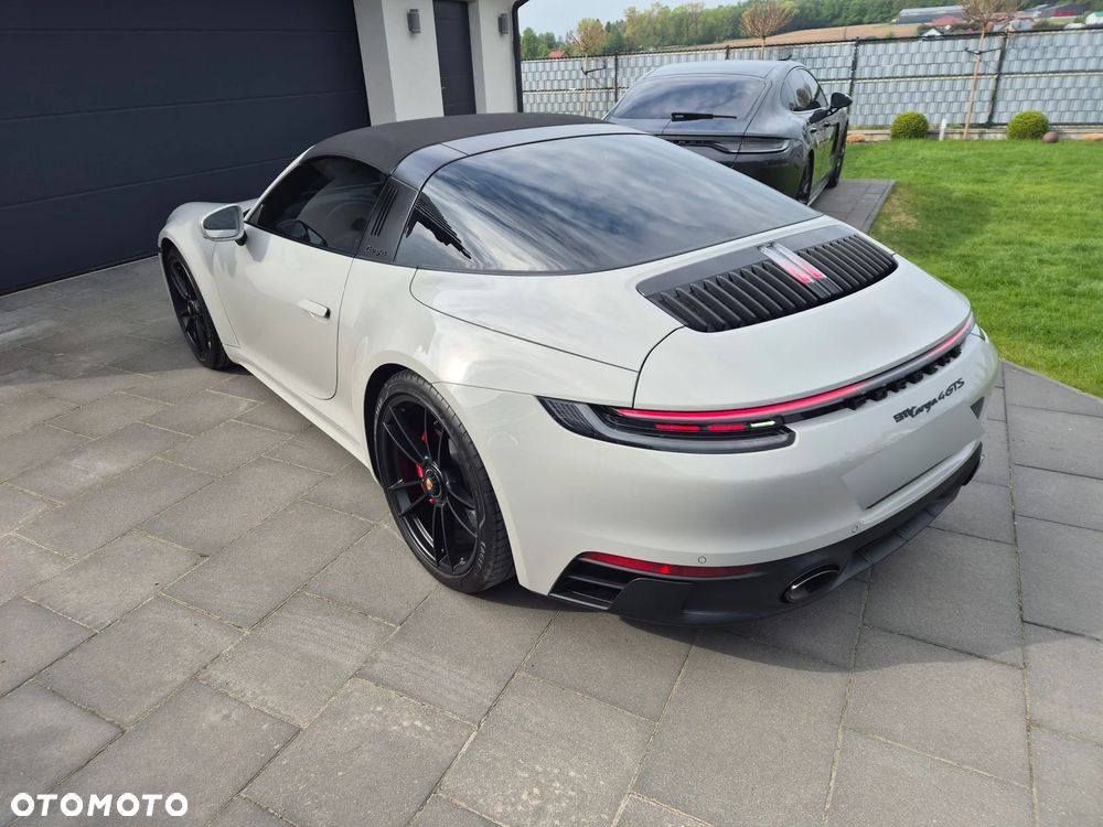 Porsche 911 Carrera 4 GTS - 3