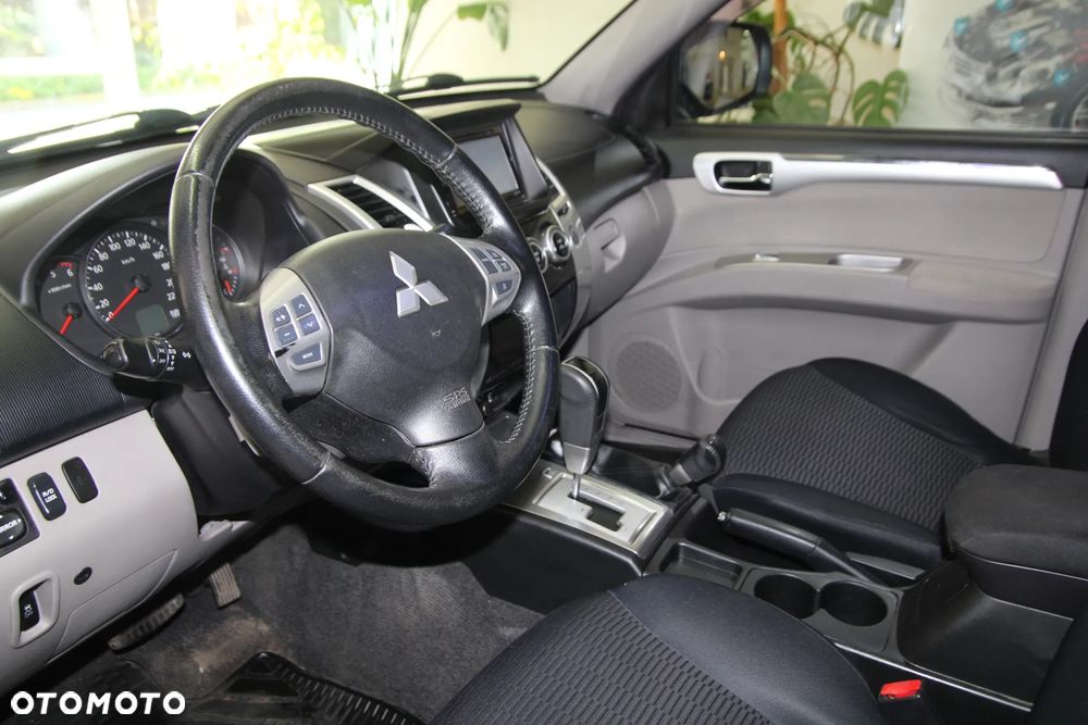 Mitsubishi Pajero Sport - 15