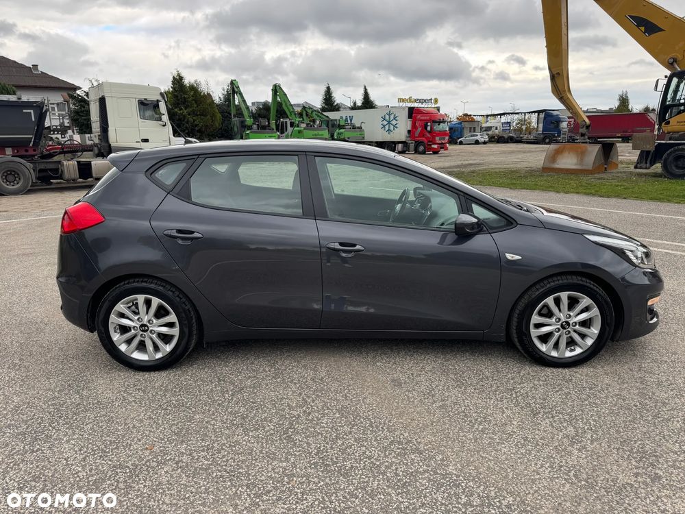 Kia Ceed 1.4 CVVT Dream Team Edition - 11