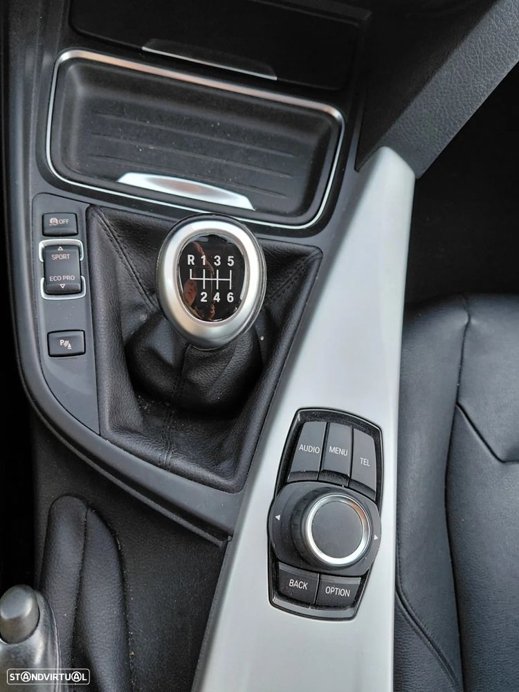 BMW 320 d EfficientDynamics Line Luxury - 19