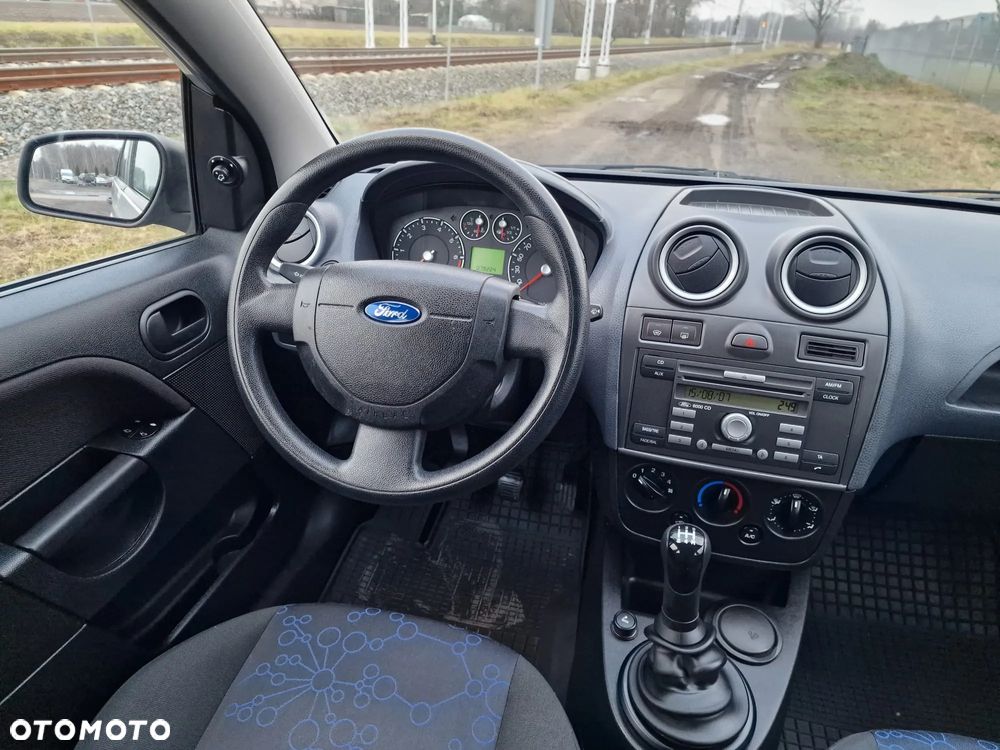 Ford Fiesta 1.3 Trend - 14