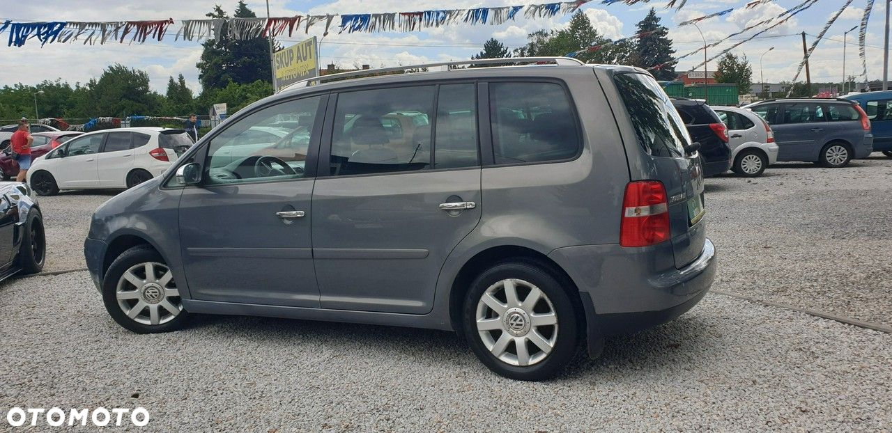 Volkswagen Touran - 10