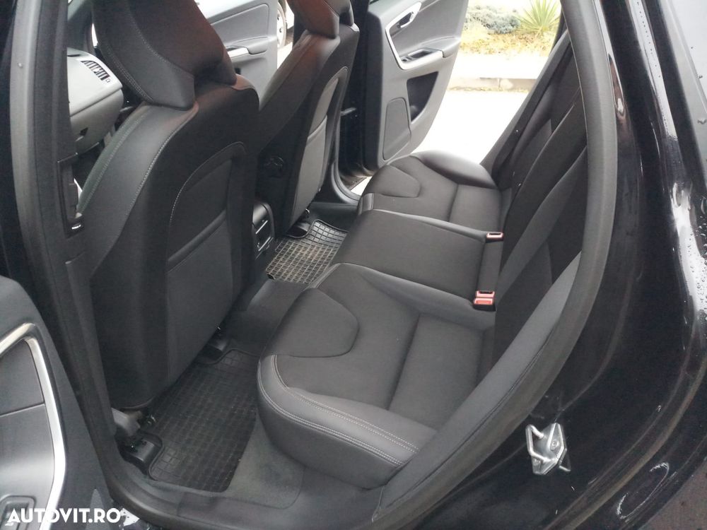 Volvo XC 60 D4 AWD Momentum - 8