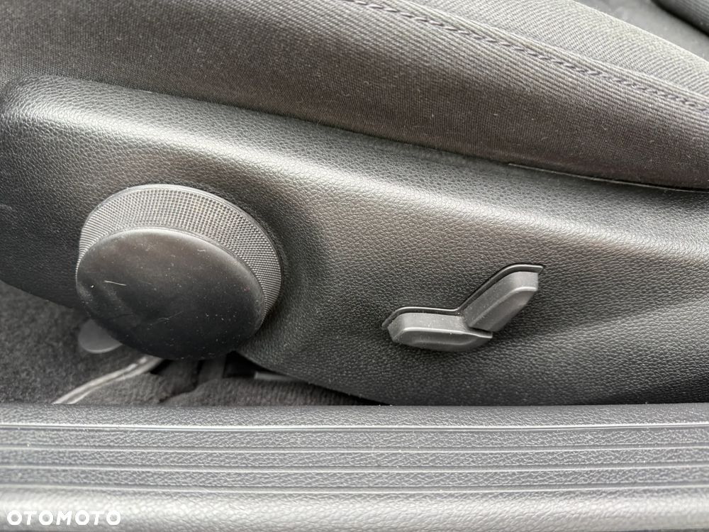 Mercedes-Benz Klasa C 220 CDI DPF (BlueEFFICIENCY) Elegance - 15