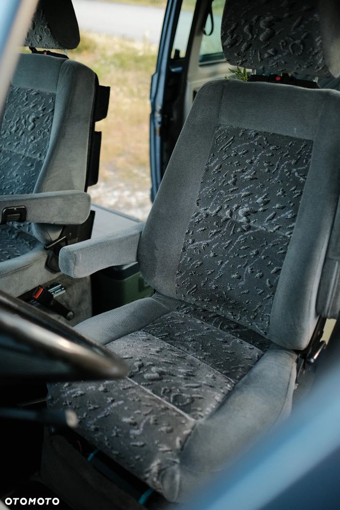 Volkswagen Multivan - 14