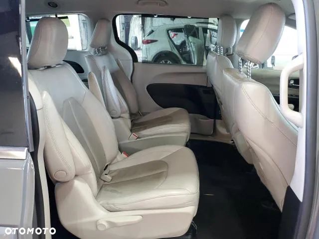 Chrysler Pacifica - 10