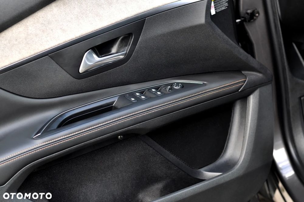 Peugeot 5008 2.0 BlueHDI GT S&S EAT8 - 17