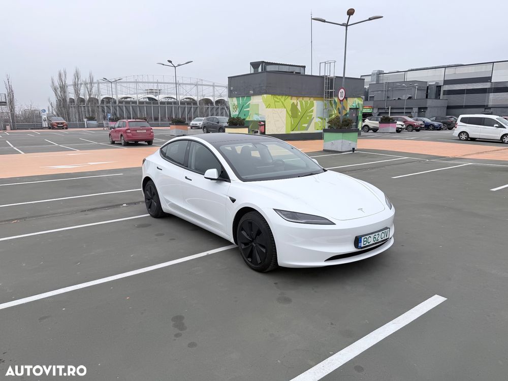 Tesla Model 3 - 3
