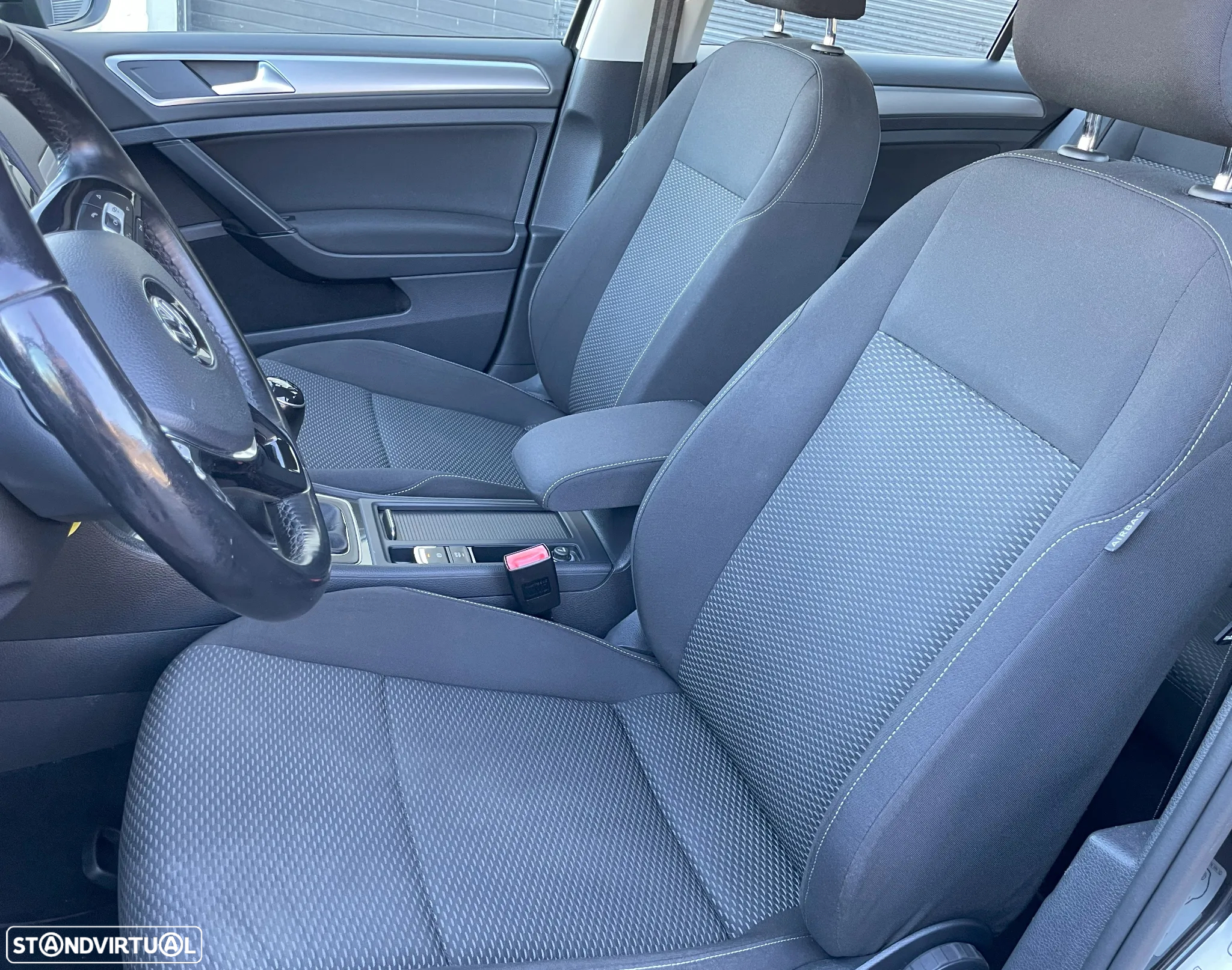VW Golf 1.6 TDI Confortline - 9