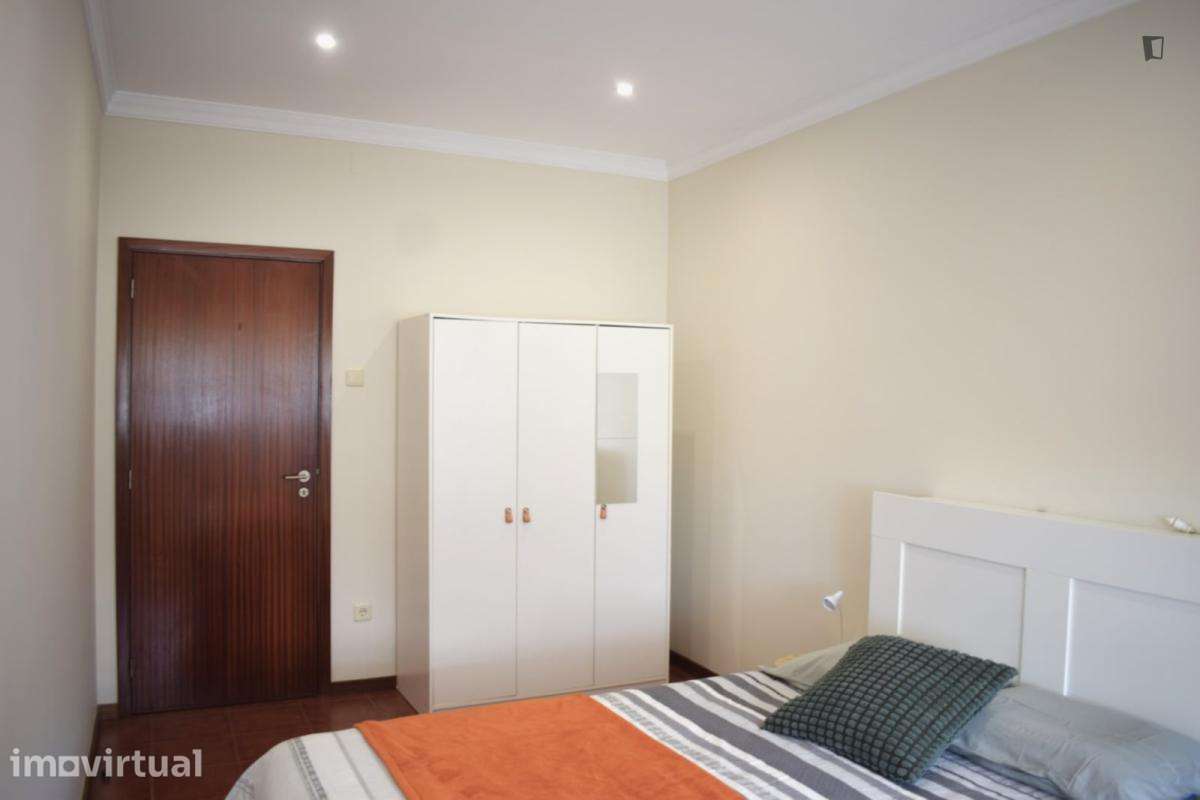 Quarto - localizado em Paranhos Porto - Grande imagem: 4/15