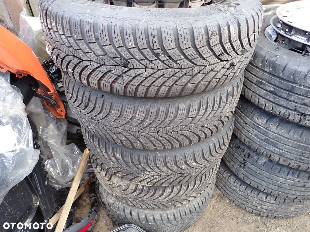 KOMPLET OPONY ZIMOWE I KOŁPAKI 15 CALI VOLVO V40 V50 5X108 - 4