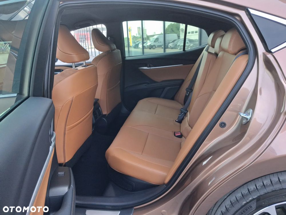Toyota Camry - 21