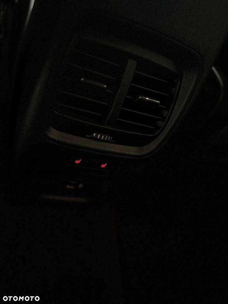 Ford Kuga 2.0 EcoBlue Hybrid ST-LINE - 22