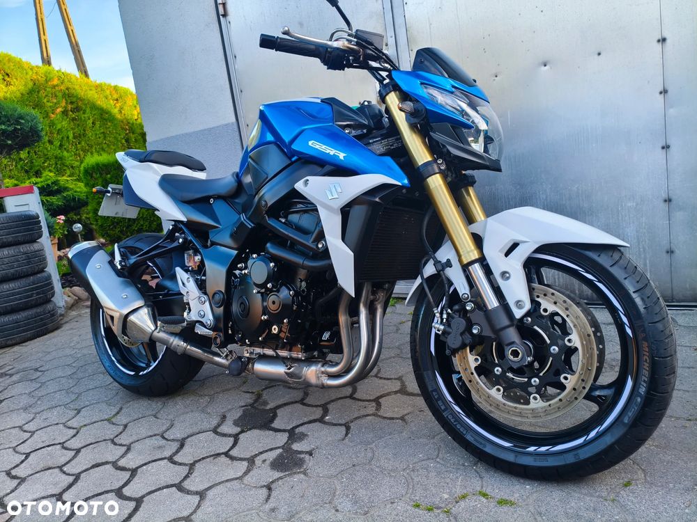 Suzuki GSR - 11