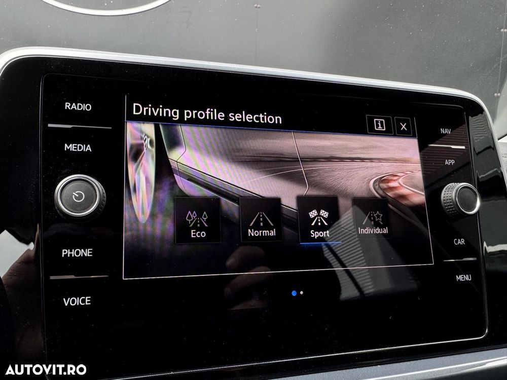 Volkswagen T-Roc - 18