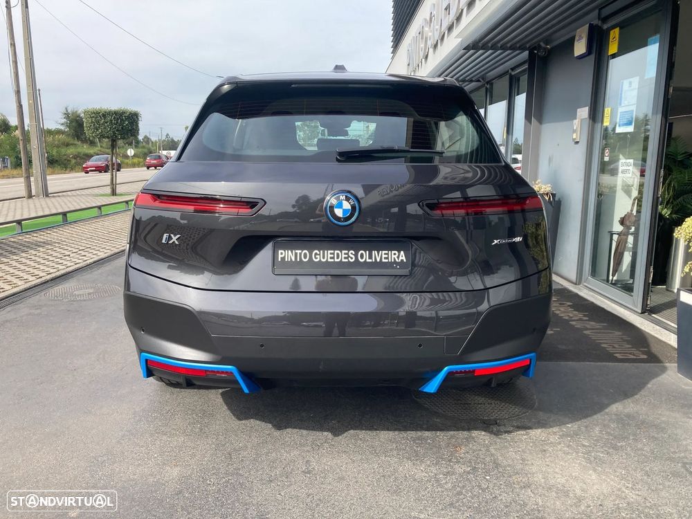 BMW iX — fotografia 8