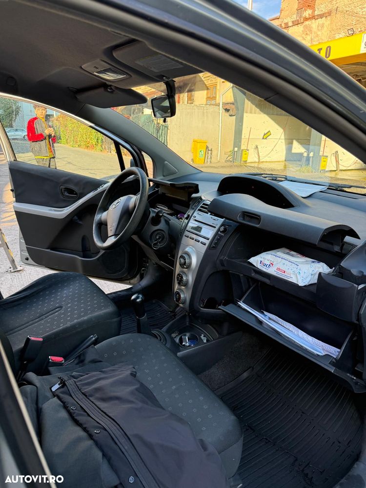 Toyota Yaris 1.0 Terra - 9