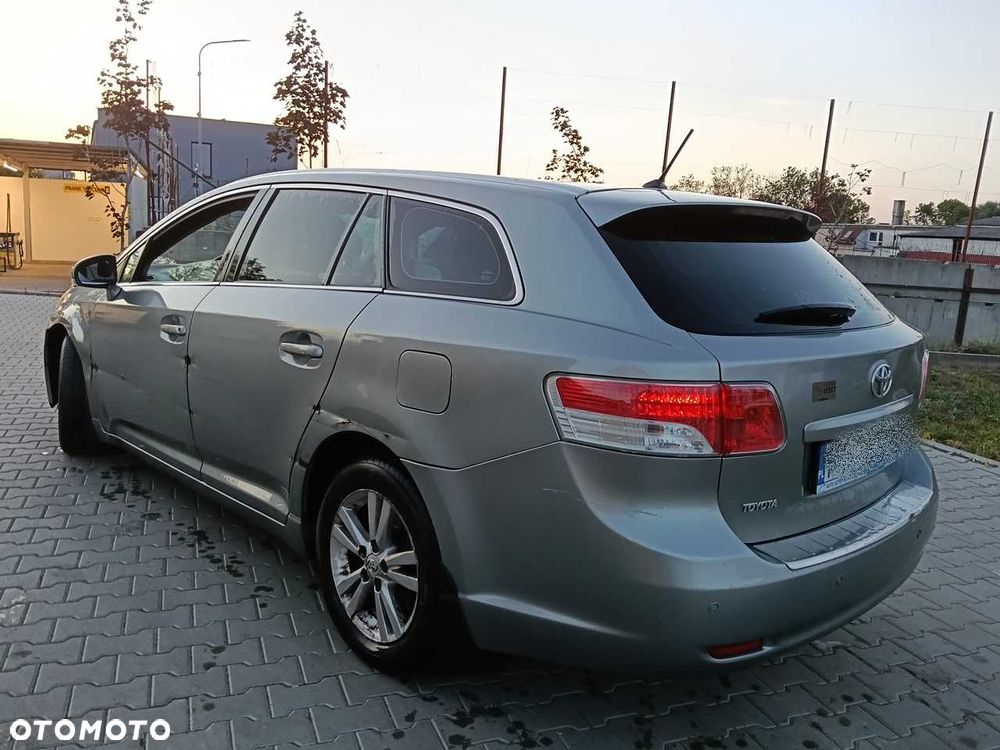 Toyota Avensis - 8