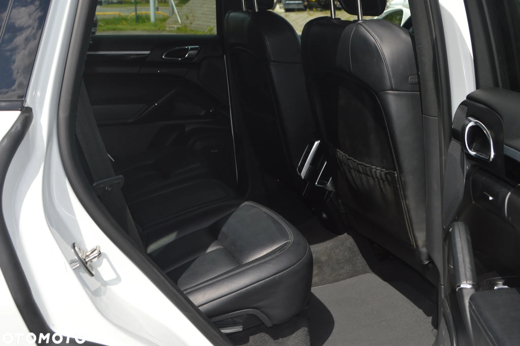 Porsche Cayenne Standard - 12