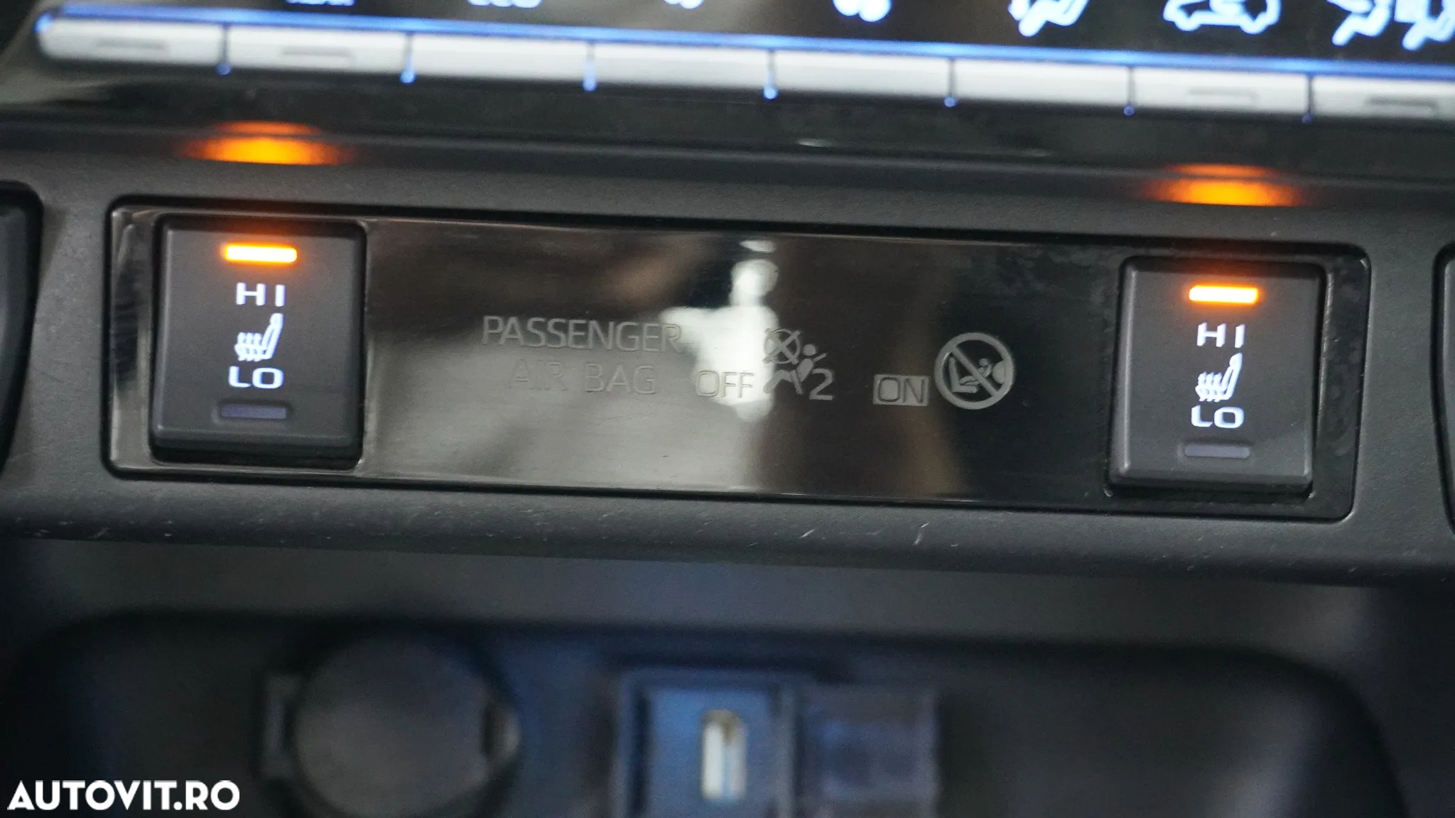 Toyota RAV4 2.5 4x4 Hybrid Lounge - 24