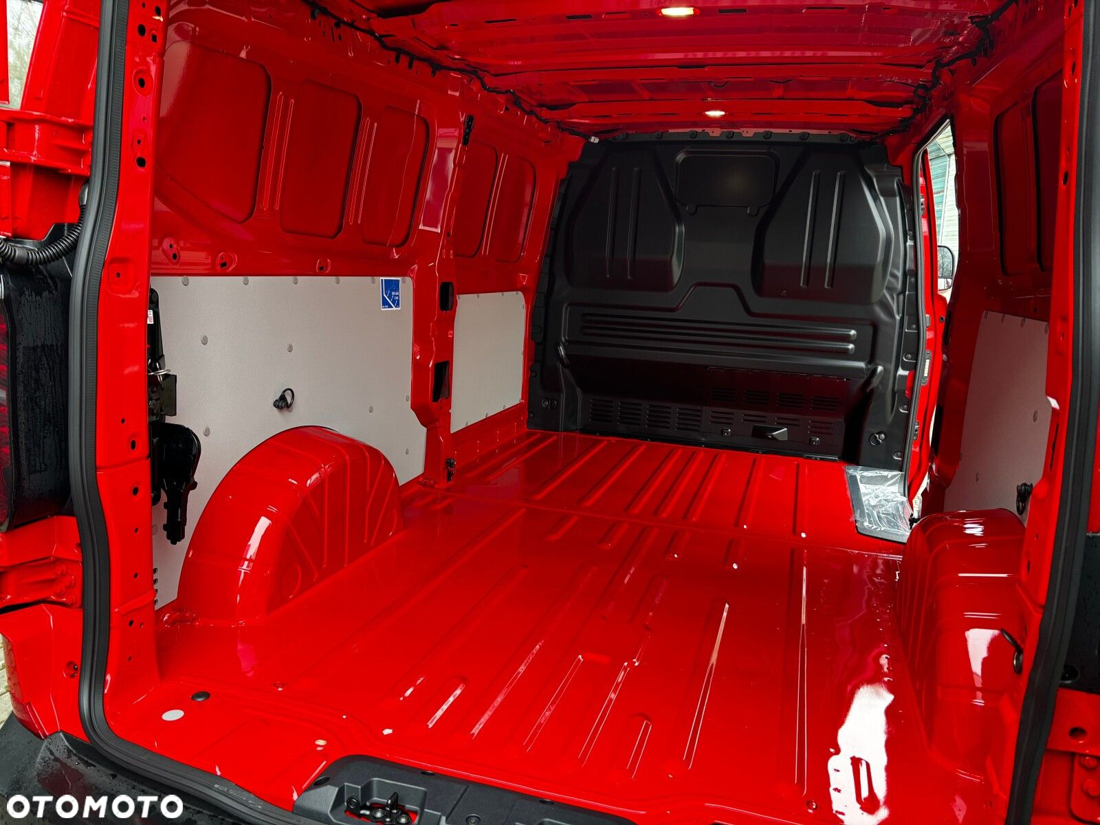 Volkswagen Transporter L2 2.0 TDI 150 KM 6-bm - 12