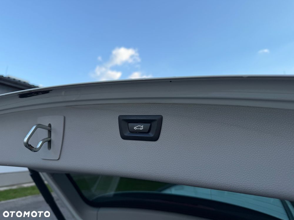 BMW Seria 3 320d DPF Touring Edition Sport - 17