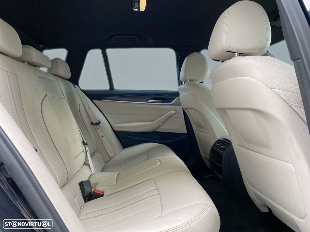 BMW 530 e Pack Desportivo M - 18