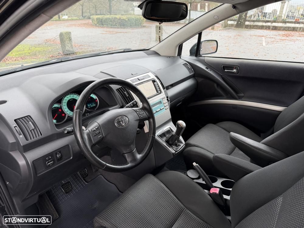 Toyota Corolla Verso 2.2 D-4D High Pack - 8